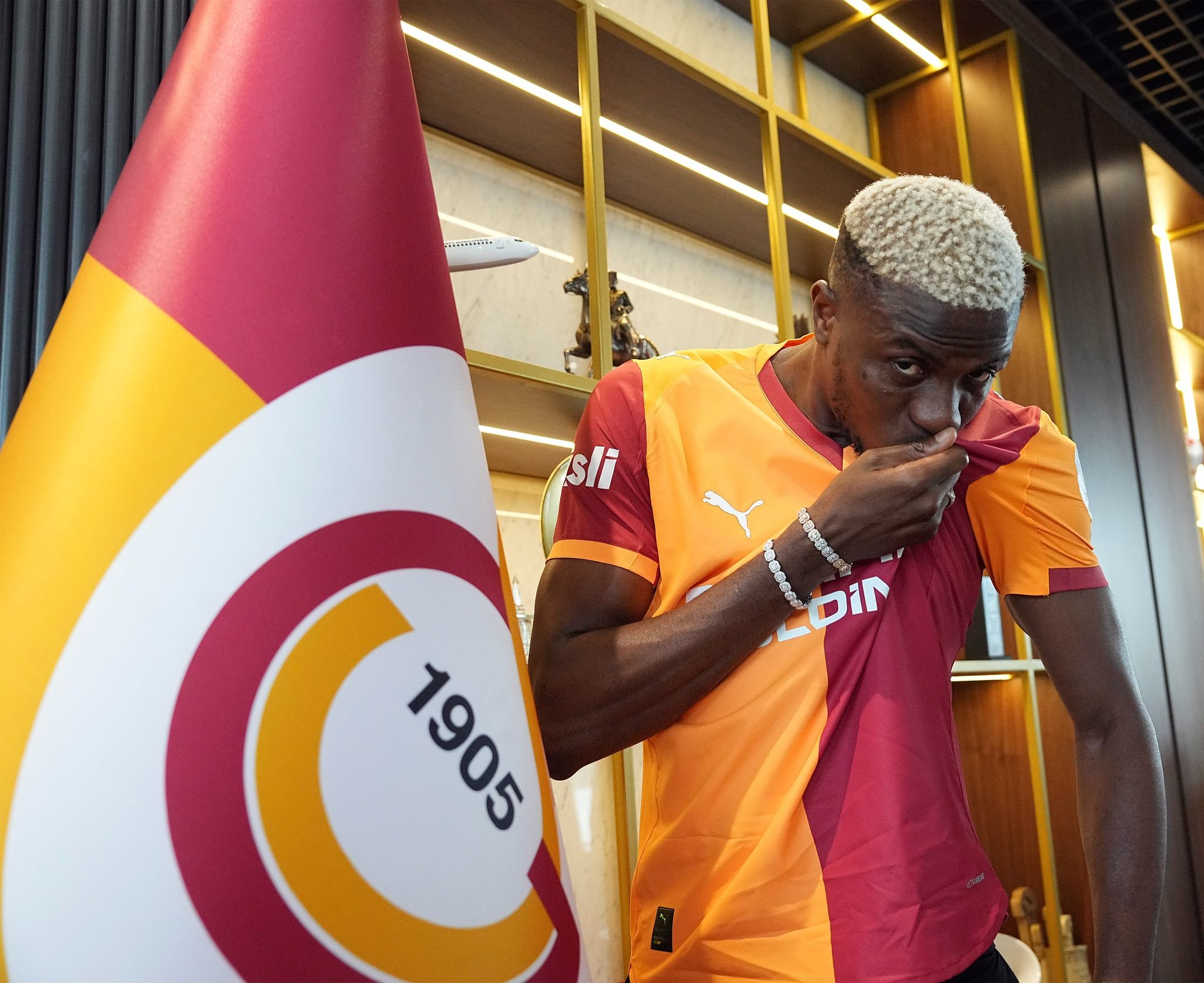aSpor: Galatasaray Osimhen transferini resmen açıkladı! İşte ödenecek ücret