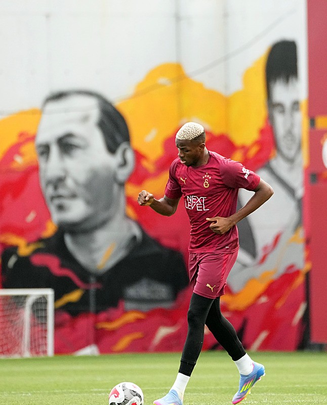 aSpor: Victor Osimhen, ilk antrenmanına çıktı
