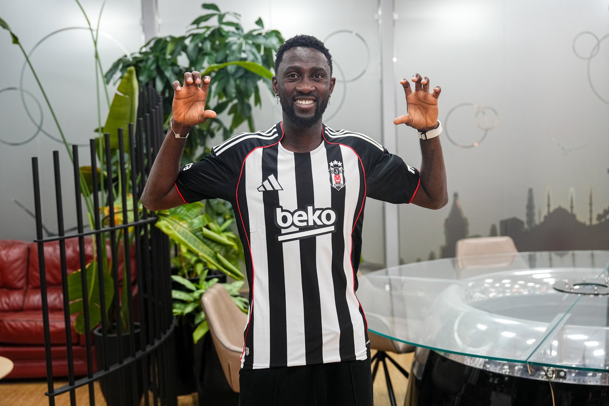 aSpor: Beşiktaş'ın yeni transferi Wilfred Ndidi İstanbul'da