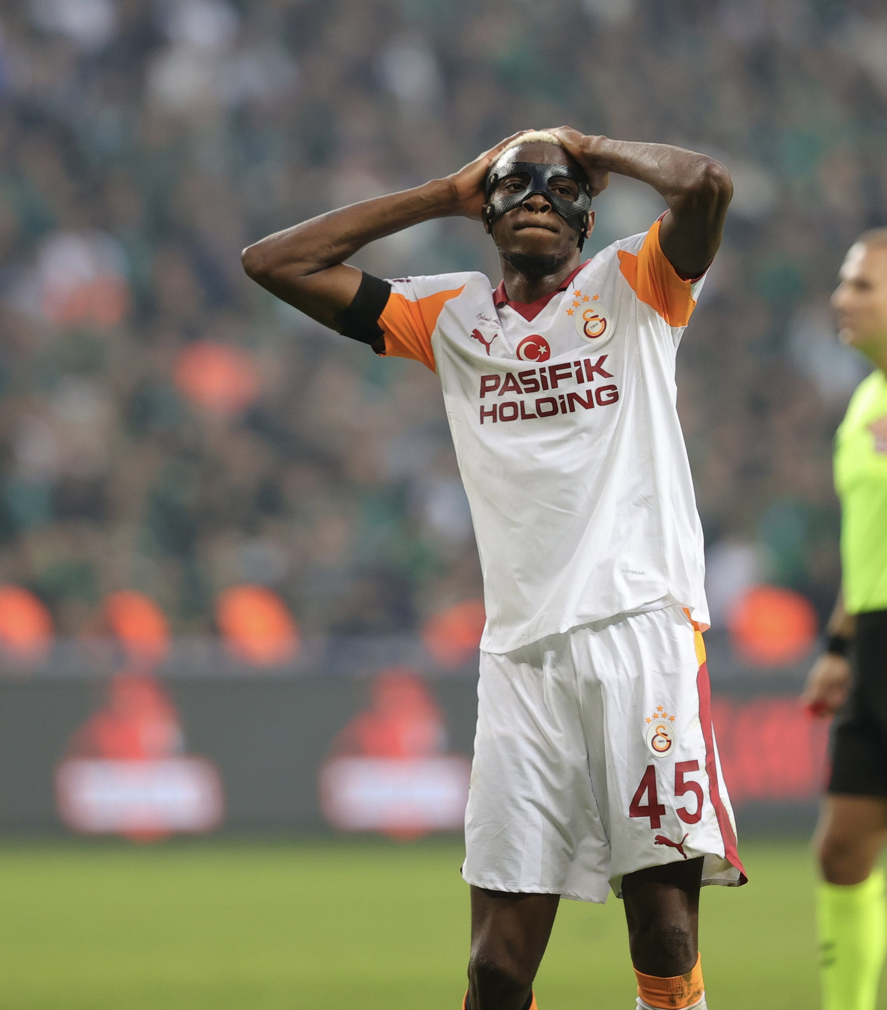 Galatasaray'da milli takımda sakatlanan Victor Osimhen korkuttu! Eski sakatlığı