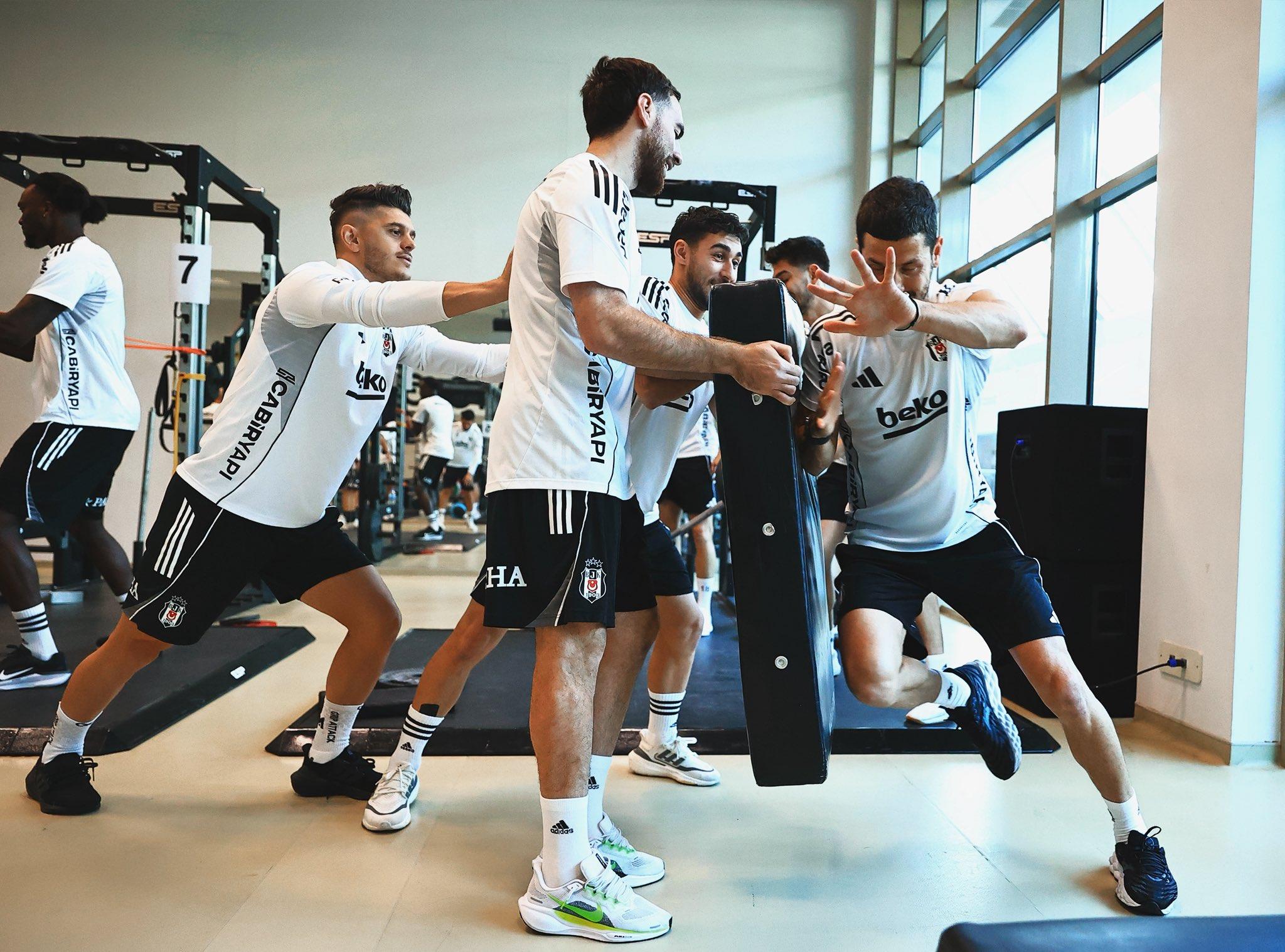 Beşiktaş'tan Antalya kampında ilk idman