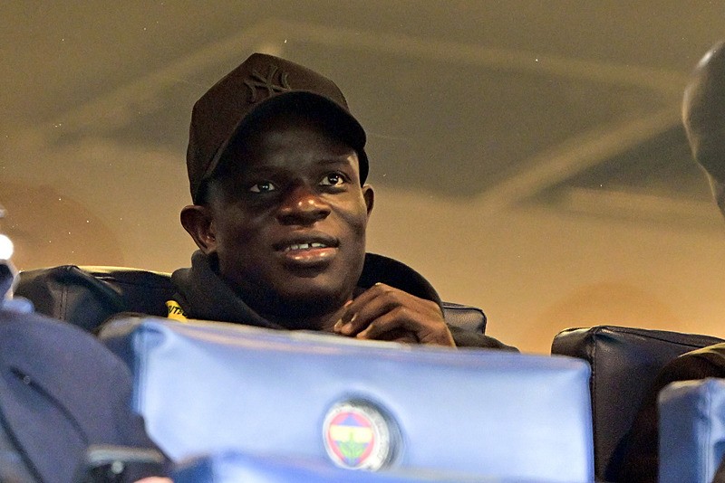 Fenerbahçe'nin yeni transferleri N'Golo Kante ve Sidiki Cherif Erzurumspor FK maçını tribünden izledi