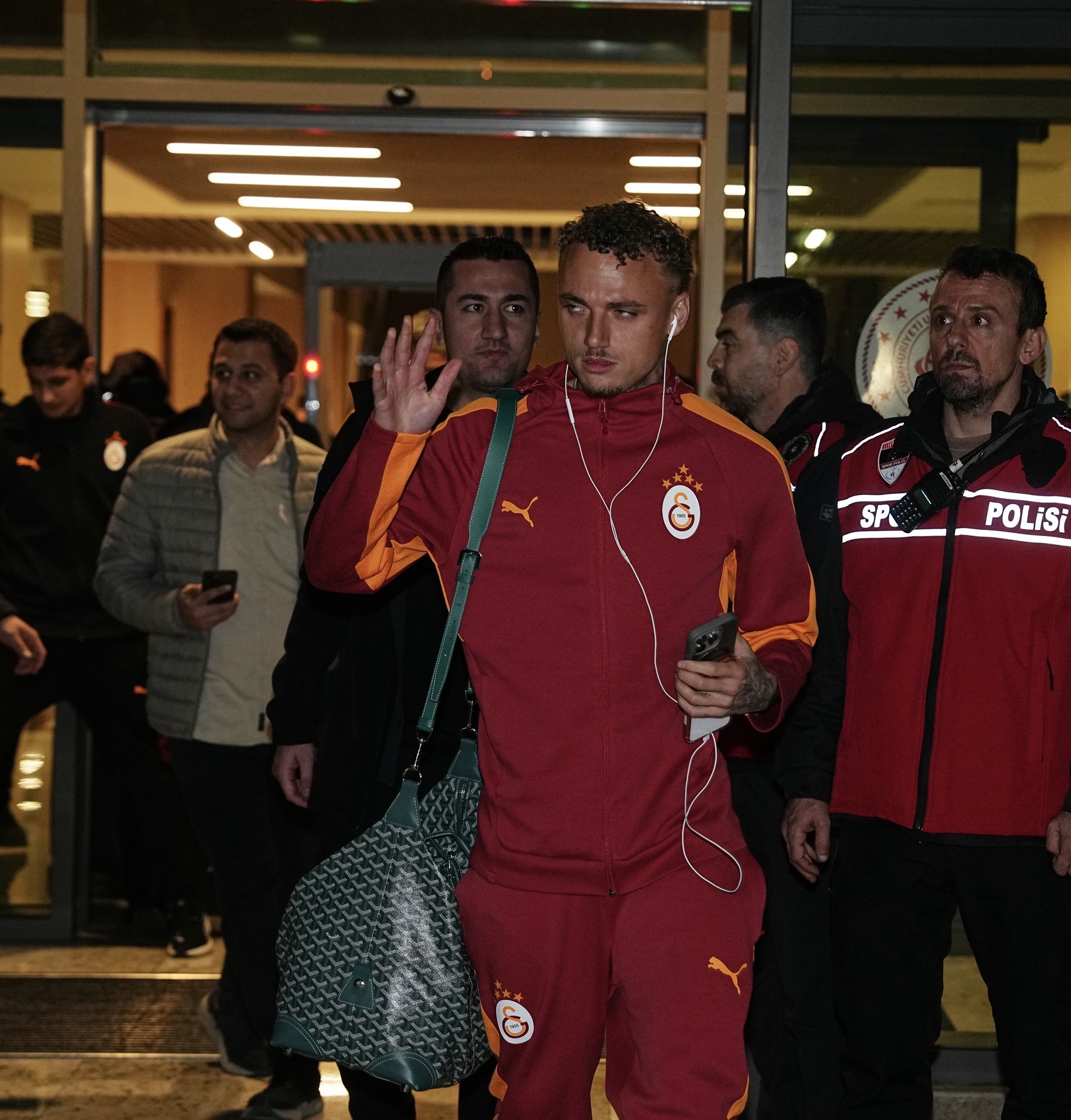 Galatasaray'a Rize'de coşkulu karşılama