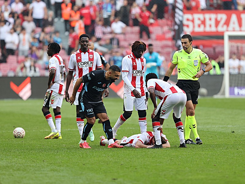 samsunspor-trabzonspor-macinda-kirmizi-kart-karari-1791640929119.jpeg Samsunspor-Trabzonspor maçında kırmızı kart kararı! - 4