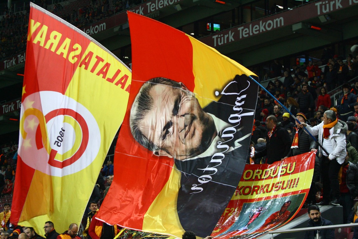 Galatasaraylı taraftarlardan ’Zeytin Dalı Harekatı’na destek