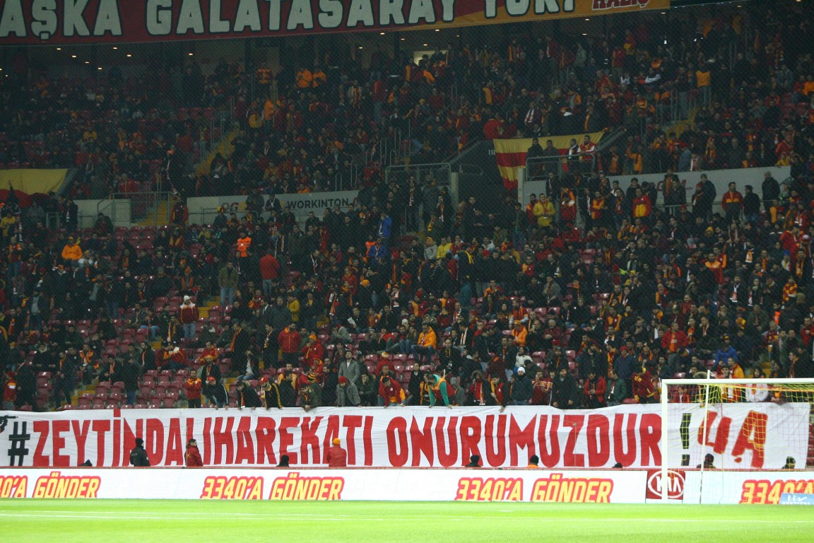 Galatasaraylı taraftarlardan ’Zeytin Dalı Harekatı’na destek