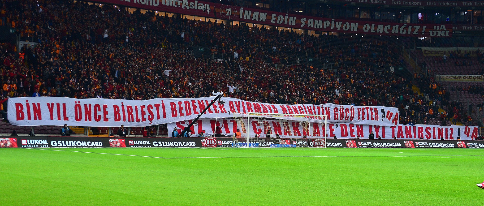 Galatasaraylı taraftarlardan ’Zeytin Dalı Harekatı’na destek