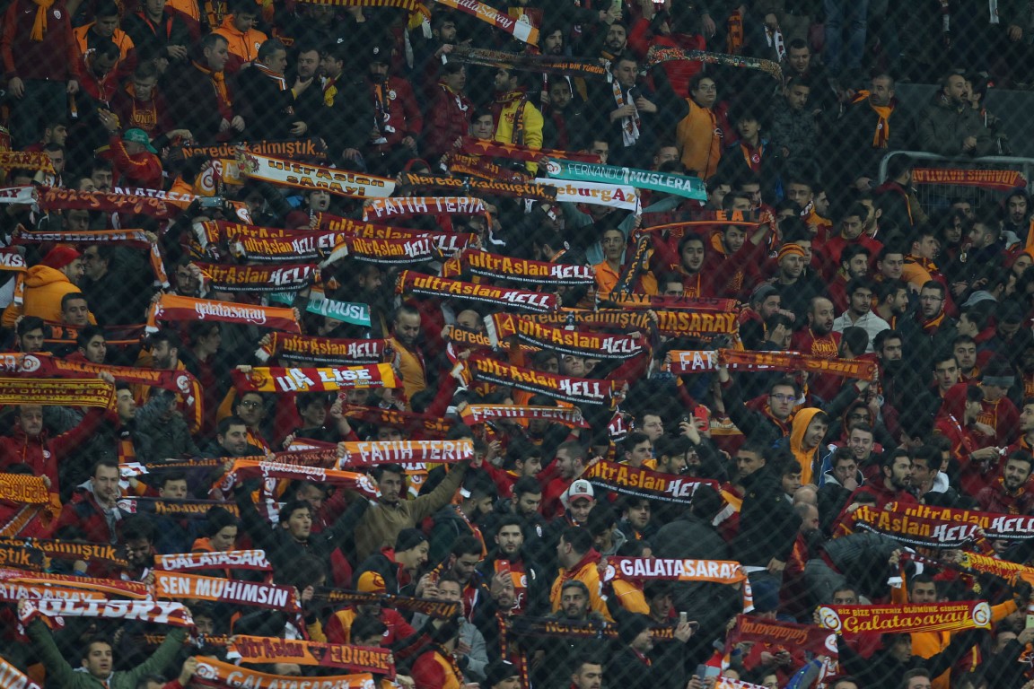 Galatasaraylı taraftarlardan ’Zeytin Dalı Harekatı’na destek