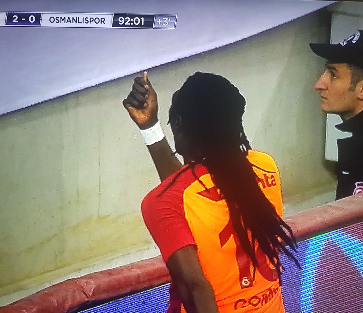 Gomis’ten ’para’ haberlerine tepki!