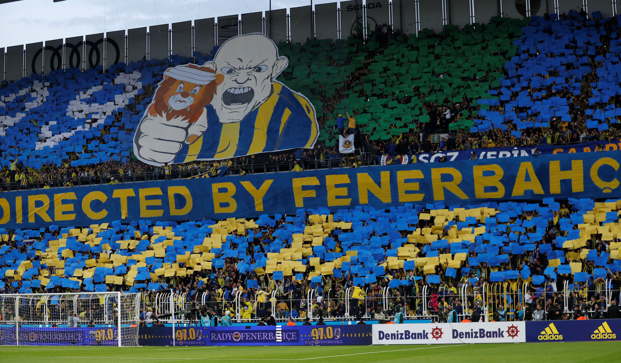 Fenerbahçe’den derbi koreografisi