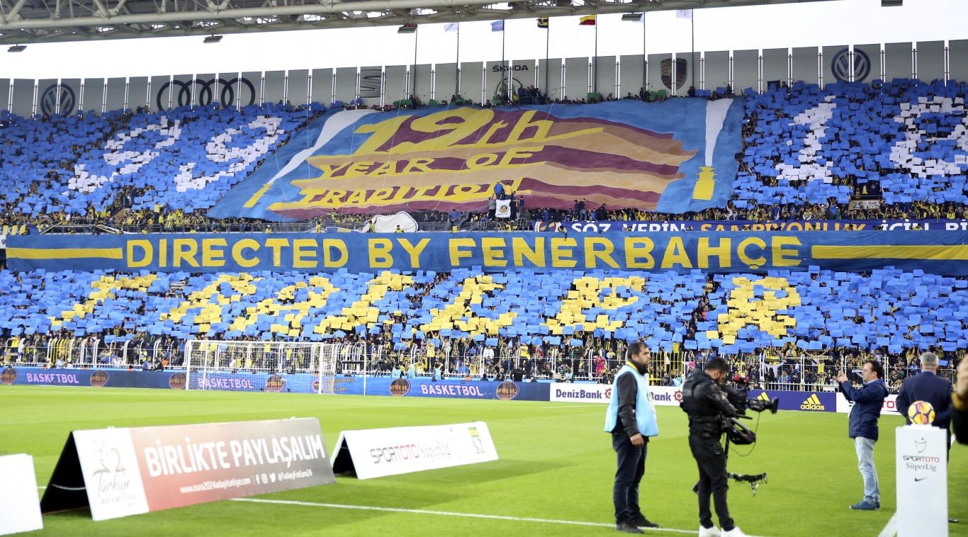 Fenerbahçe’den derbi koreografisi