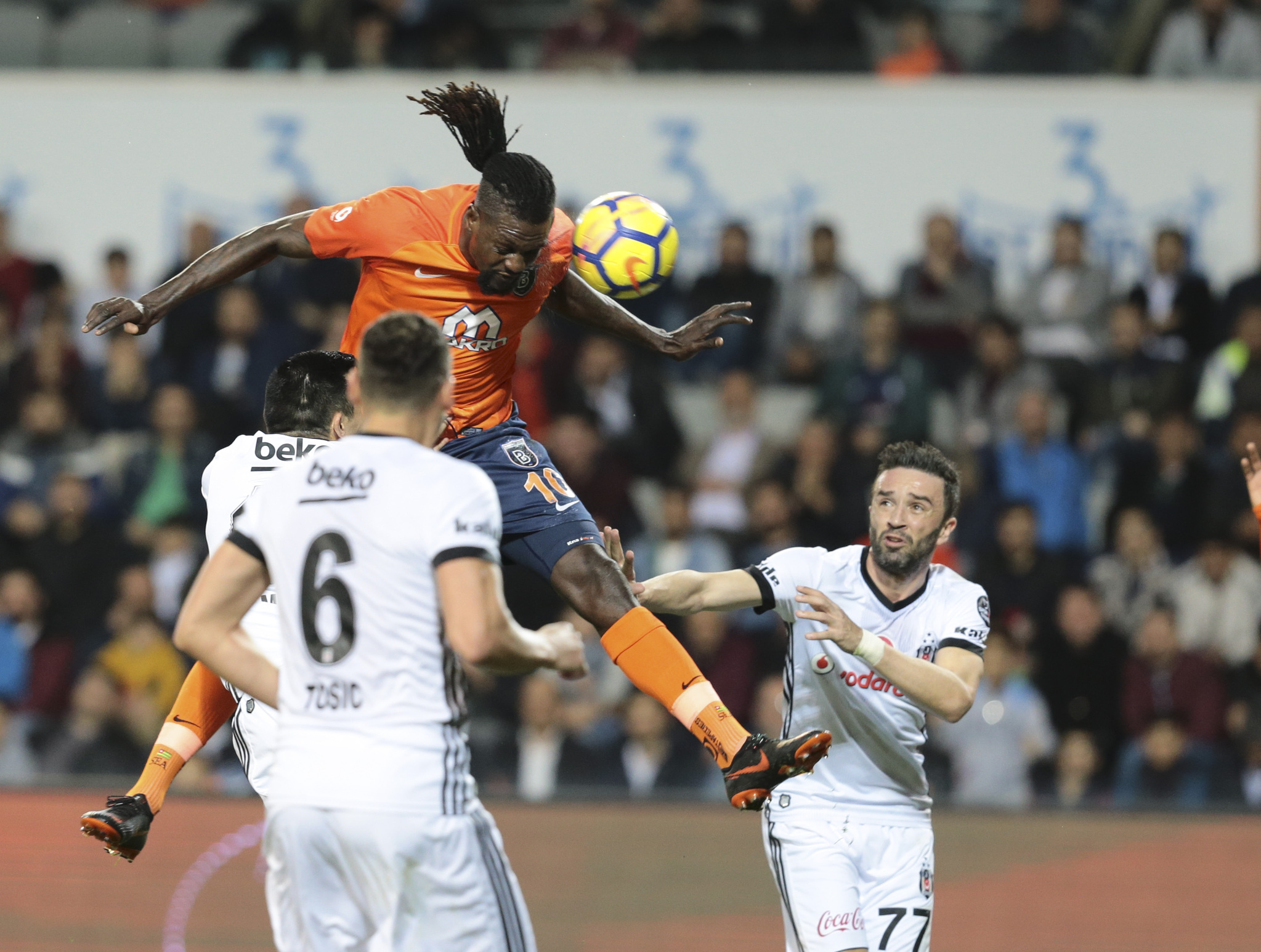 Ünlü isimlerden Adebayor’a övgü