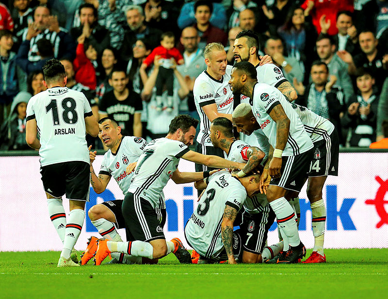 Beşiktaş’ta Devler Ligi için flaş karar