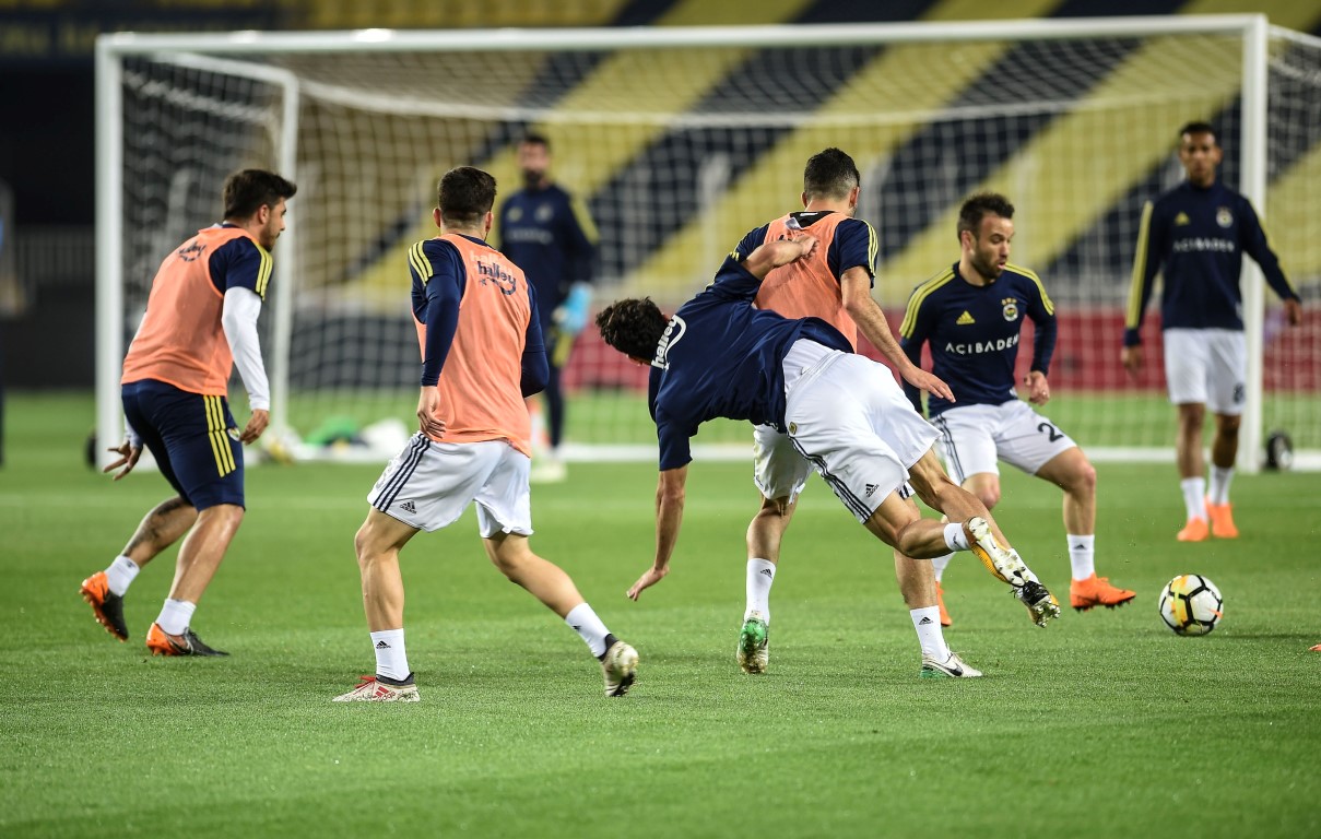 Fenerbahçe, statta antrenman yaptı