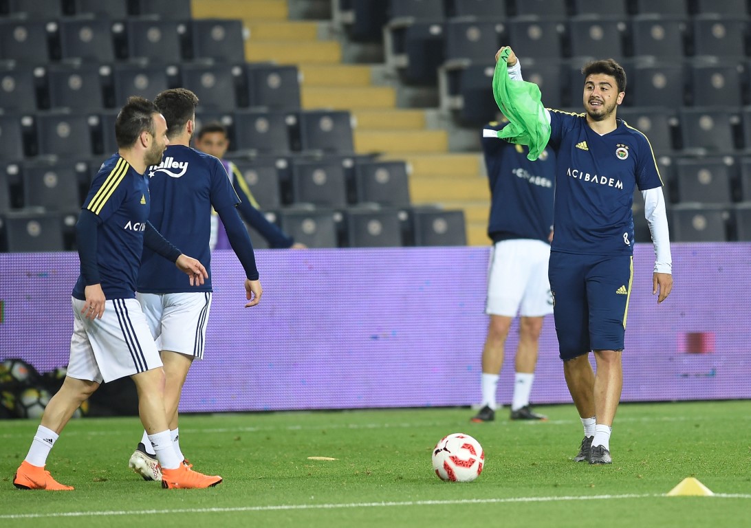 Fenerbahçe, statta antrenman yaptı