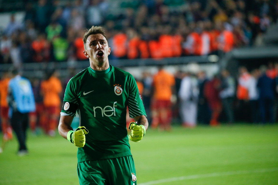 Muslera için Boca Juniors iddiası!