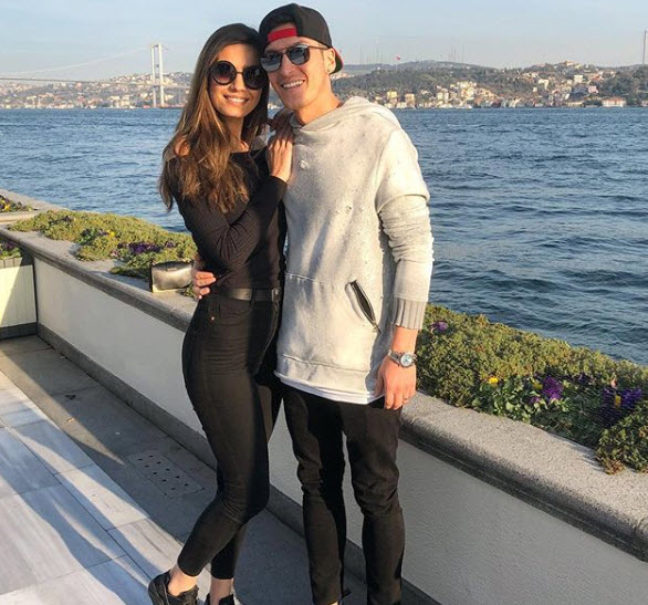 Mesut Özil İzmir’de! Hoşgeldin damat