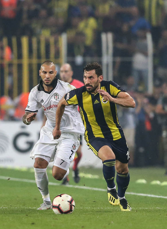 Şener Özbayraklı Galatasaray’a imzayı attı