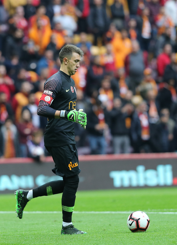 Galatasaray’da bir ilk! Muslera...