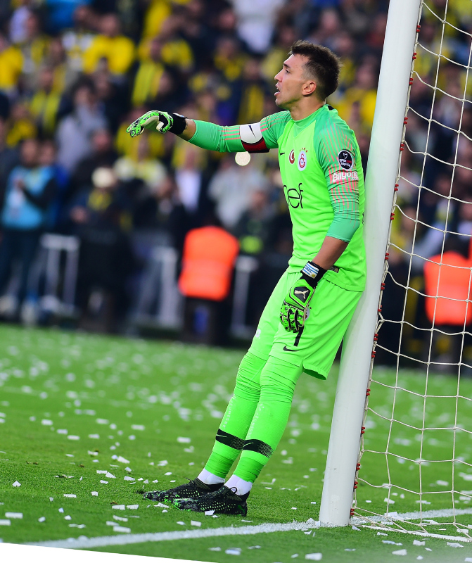Galatasaray’da bir ilk! Muslera...