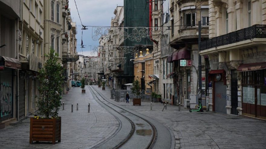 Bugün sokağa çıkma yasağı var mı? Sokağa çıkma yasağı hangi saatlerde olacak? Saat kaçta dışarı çıkılabilecek?  | Corona virüsü önlemleri