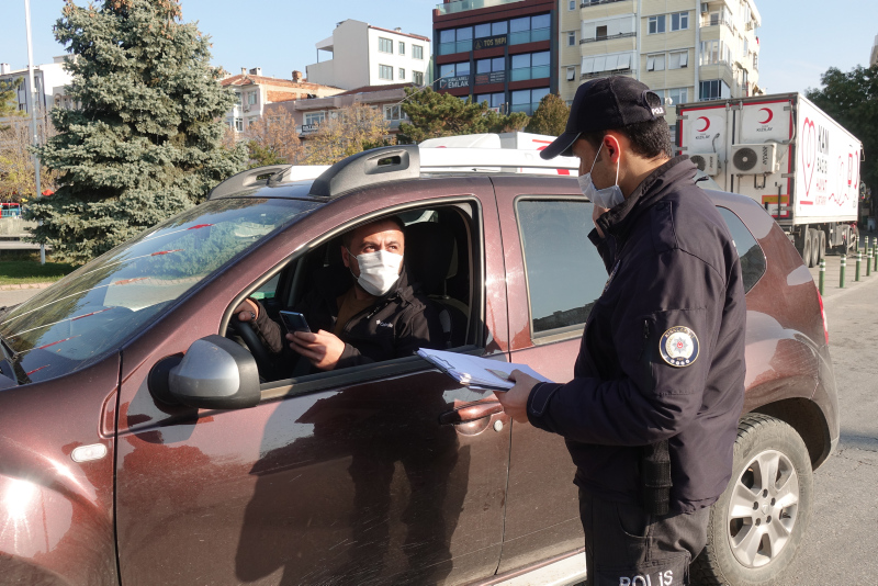 Sokağa çıkma yasağı bitti mi? Bugün sokağa çıkma yasağı var mı? 20 yaş altı ve 65 yaş üstü sokağa çıkma yasağı saatleri ne? Yasak genelgesi ve detaylar...