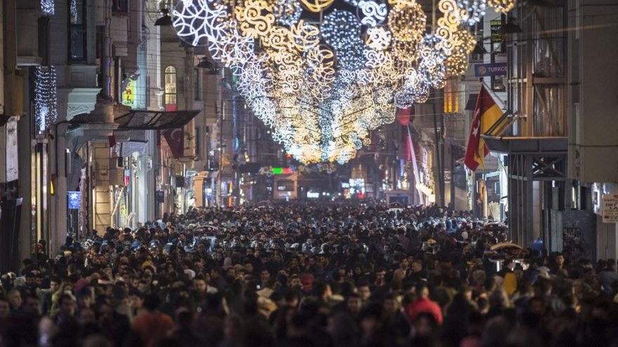 1 Ocak 2021 tatil mi? Sokağa çıkma yasağı var mı? Sokağa çıkma kısıtlaması ne zaman bitecek? Yılbaşı tatili...