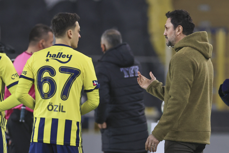 Son dakika Fenerbahçe haberleri: Erol Bulut’tan Trabzonspor maçı öncesi sürpriz karar! Mesut Özil...