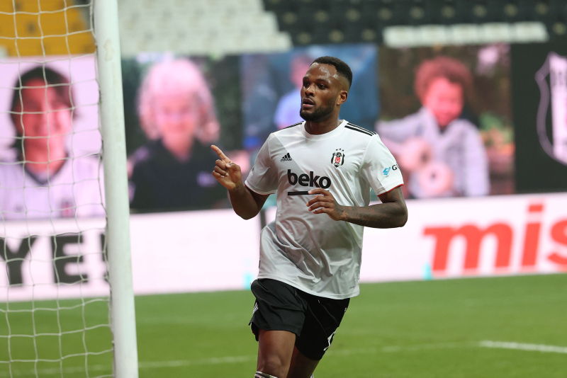 Son dakika spor haberi: Beşiktaş’ta Larin için karar verildi! O teklif değerlendirilecek