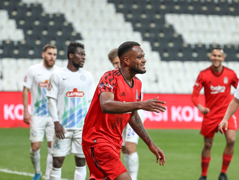 Son dakika spor haberi: Beşiktaş’ta Larin için karar verildi! O teklif değerlendirilecek