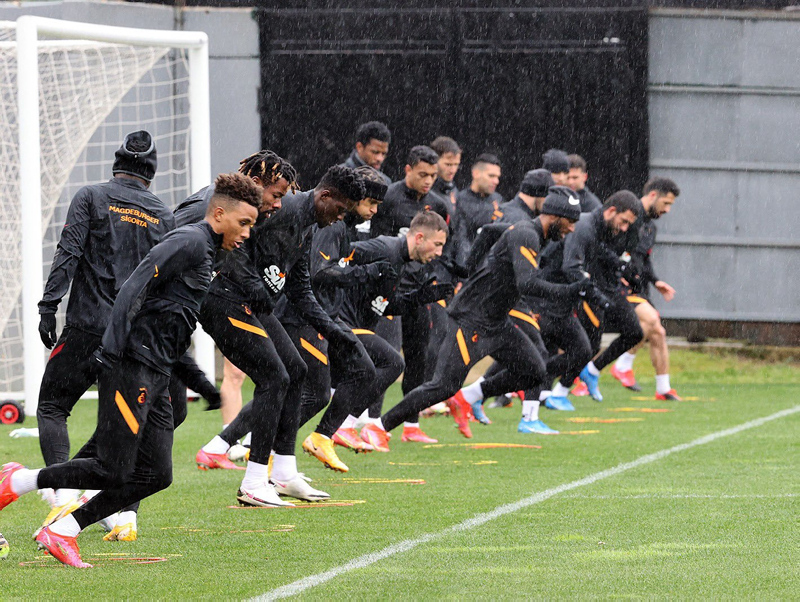 Son dakika spor haberleri: Galatasaray’a Karagümrük maçı öncesi müjdeli haber! Takımla çalışmalara başladı