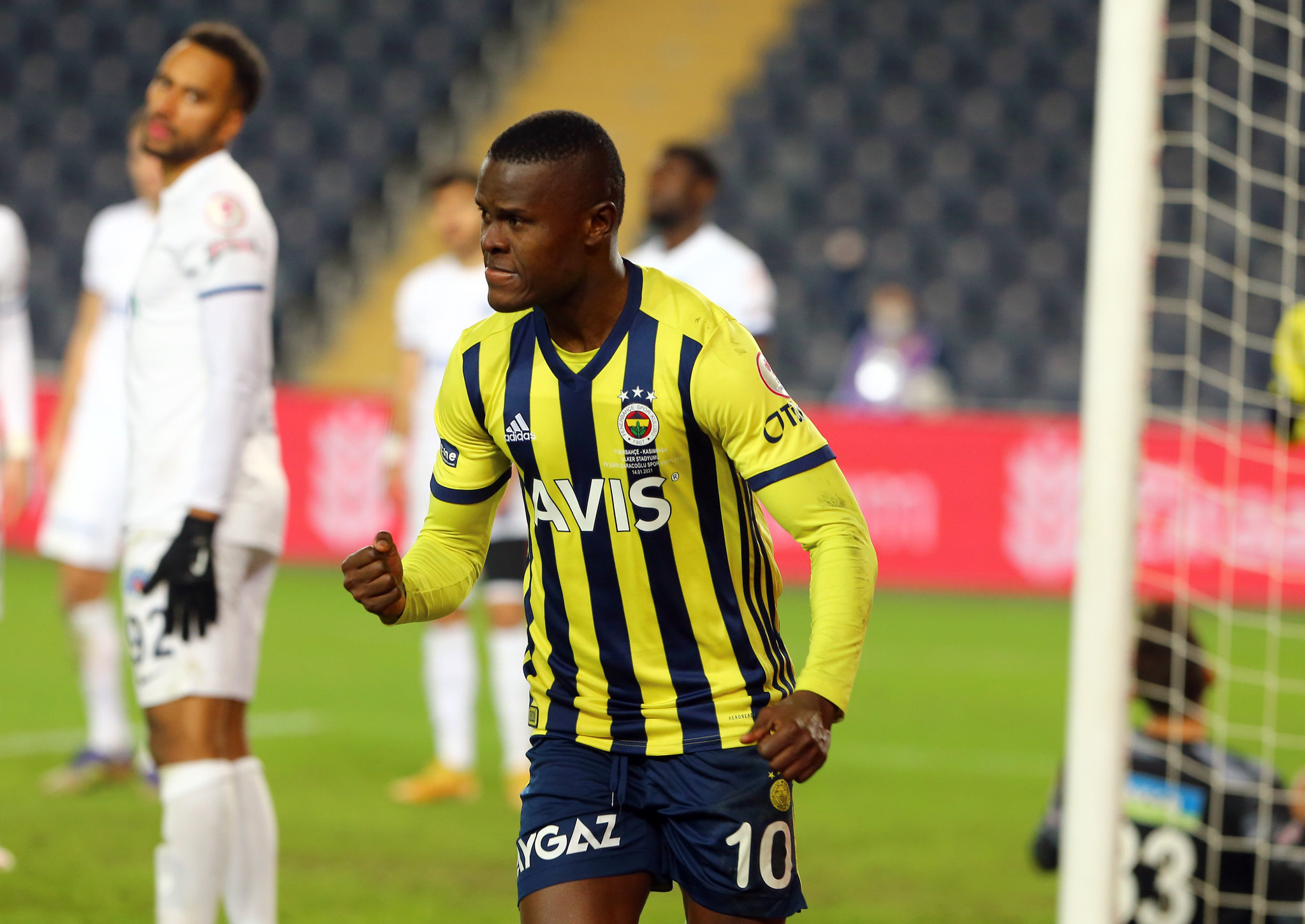 Son dakika spor haberi: Fenerbahçe’den Genk’e ’satın alın’ şartı! Mbwana Samatta...