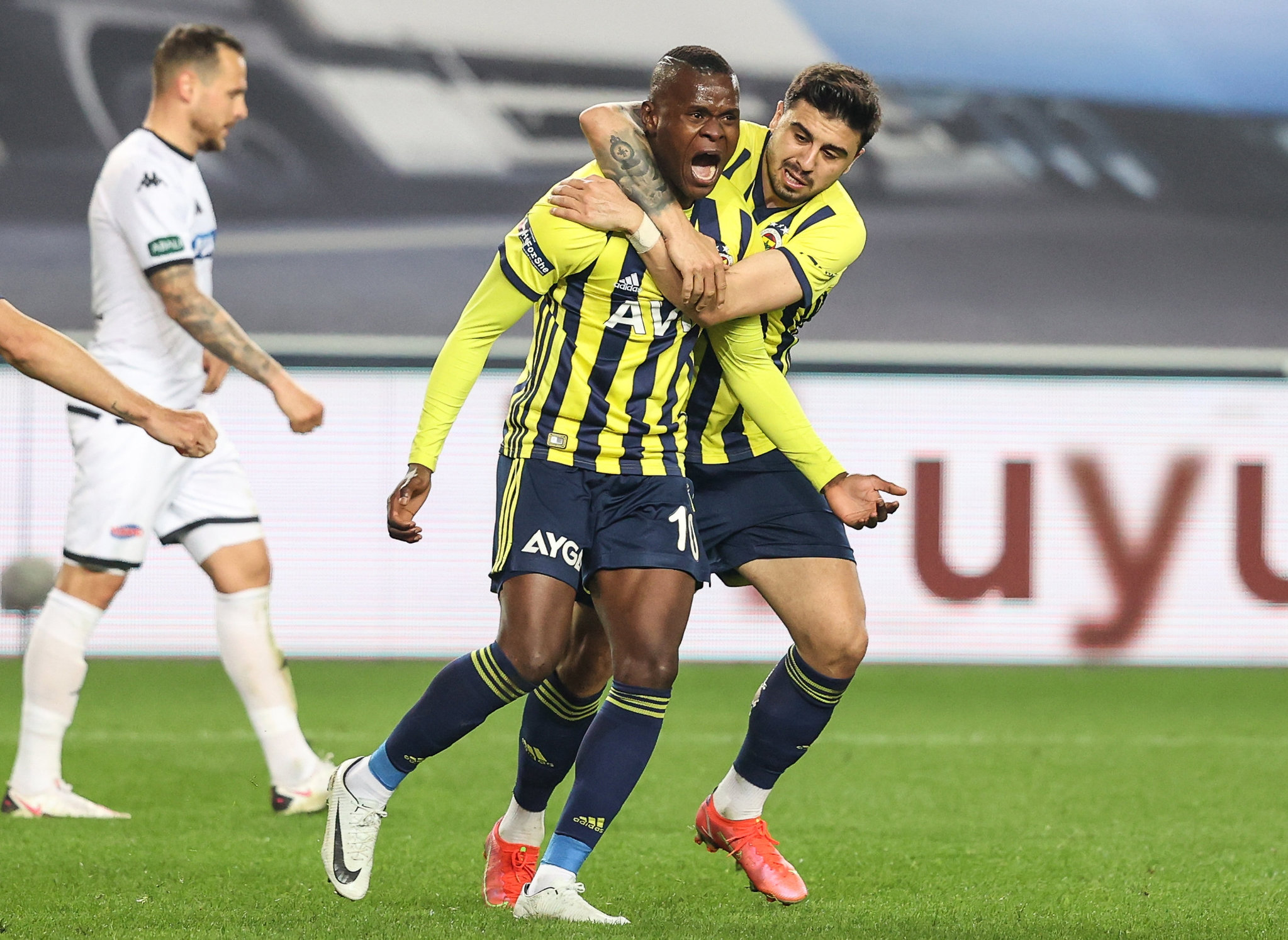 Son dakika spor haberi: Fenerbahçe’den Genk’e ’satın alın’ şartı! Mbwana Samatta...