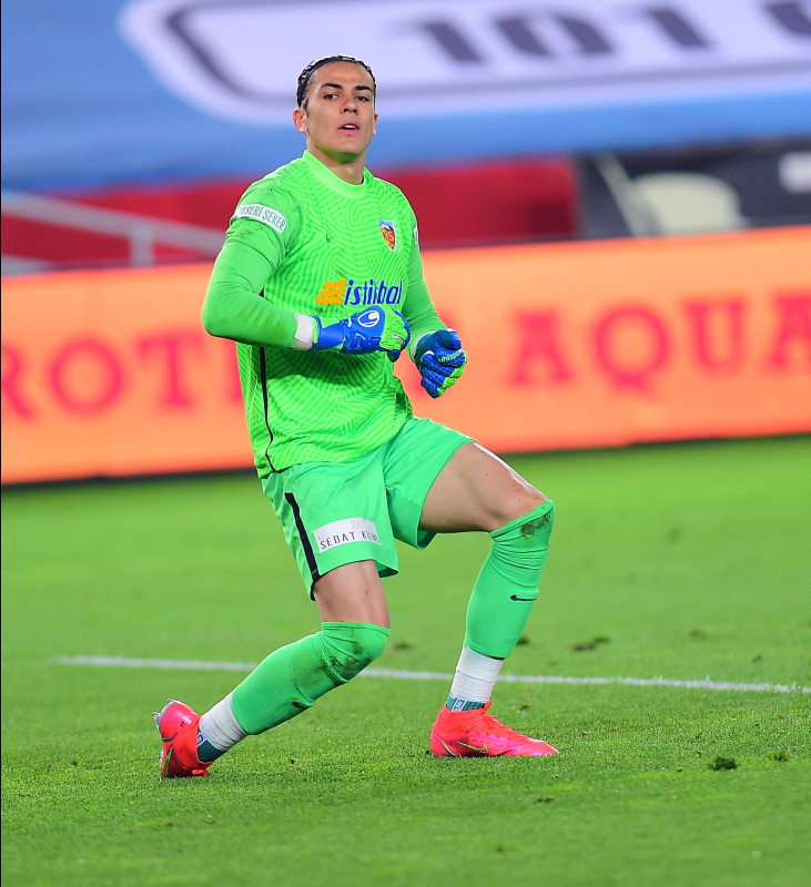 Son dakika transfer haberleri: Trabzonspor’dan yerli kaleci hamlesi! Mert Günok ve Doğan Alemdar...