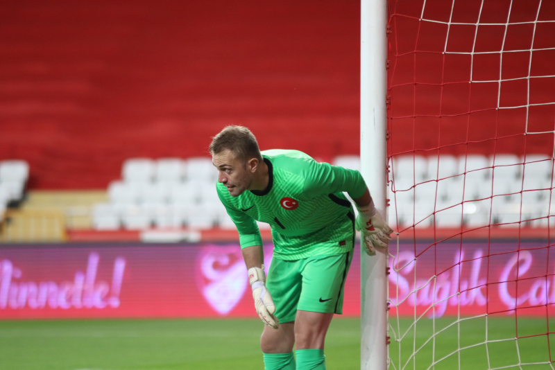 Son dakika transfer haberleri: Trabzonspor’dan yerli kaleci hamlesi! Mert Günok ve Doğan Alemdar...