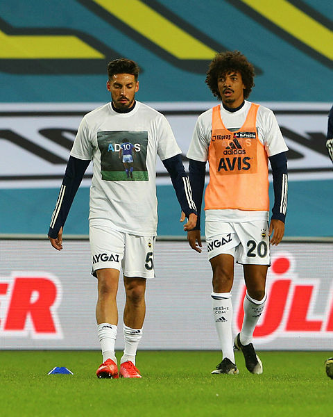 Son dakika spor haberleri: Luiz Gustavo ve Jose Sosa’dan şok hareket! Fenerbahçe’nin isteği...