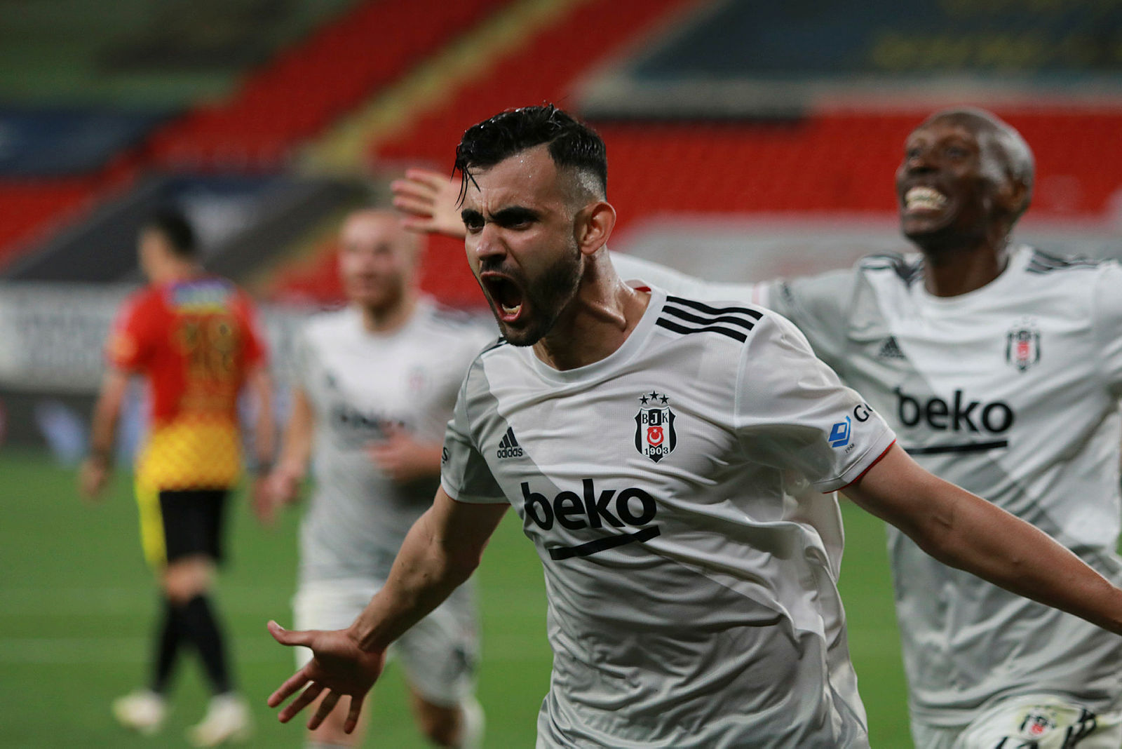 Son dakika transfer haberi: Beşiktaş’ta Rachid Ghezzal’da son tango! İşte yapılacak teklif