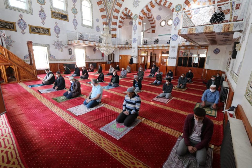 İl il bayram namazı saatleri... Son dakika haberleri: İstanbul, Ankara, İzmir ve Antalya’da kurban bayramı namazı saat kaçta? Bayram namazı nasıl kılınır?