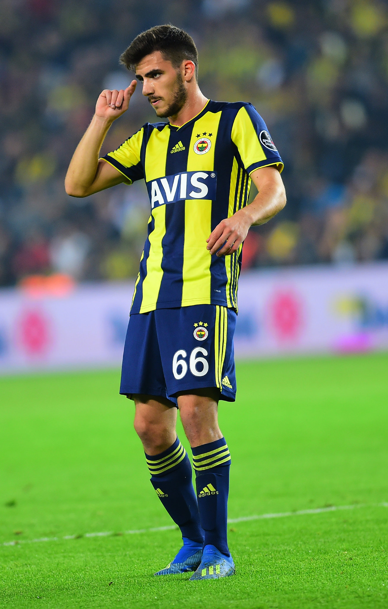 Son dakika Fenerbahçe haberi: Vitor Pereira 4 ismin biletini kesti! Sayı 9’a yükseldi
