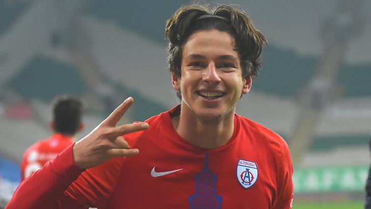 Son dakika spor haberleri: Galatasaray transfer harekatını sürdürüyor! Enis Destan, Aliou Dieng, Min-Jae Kim... | GS haberleri