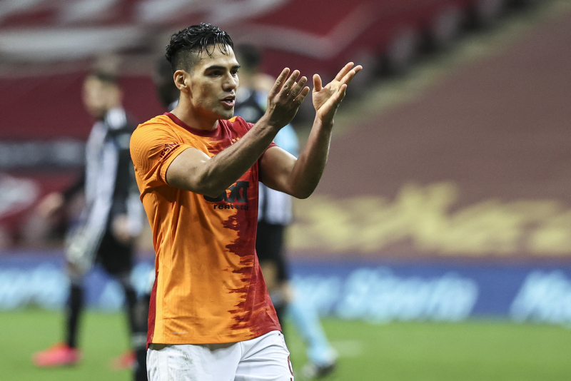 Galatasaray’da o tezahürat fitili ateşledi! Bay bay Falcao