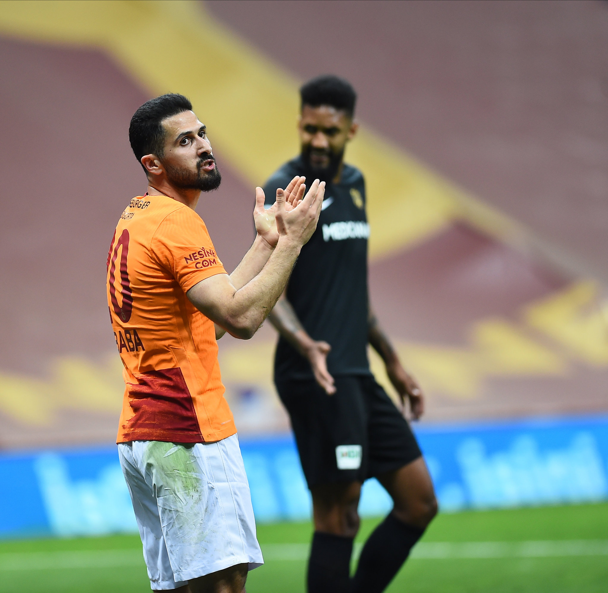 Son dakika transfer haberi: Trabzonspor Galatasaraylı Emre Akbaba’nın peşinde!