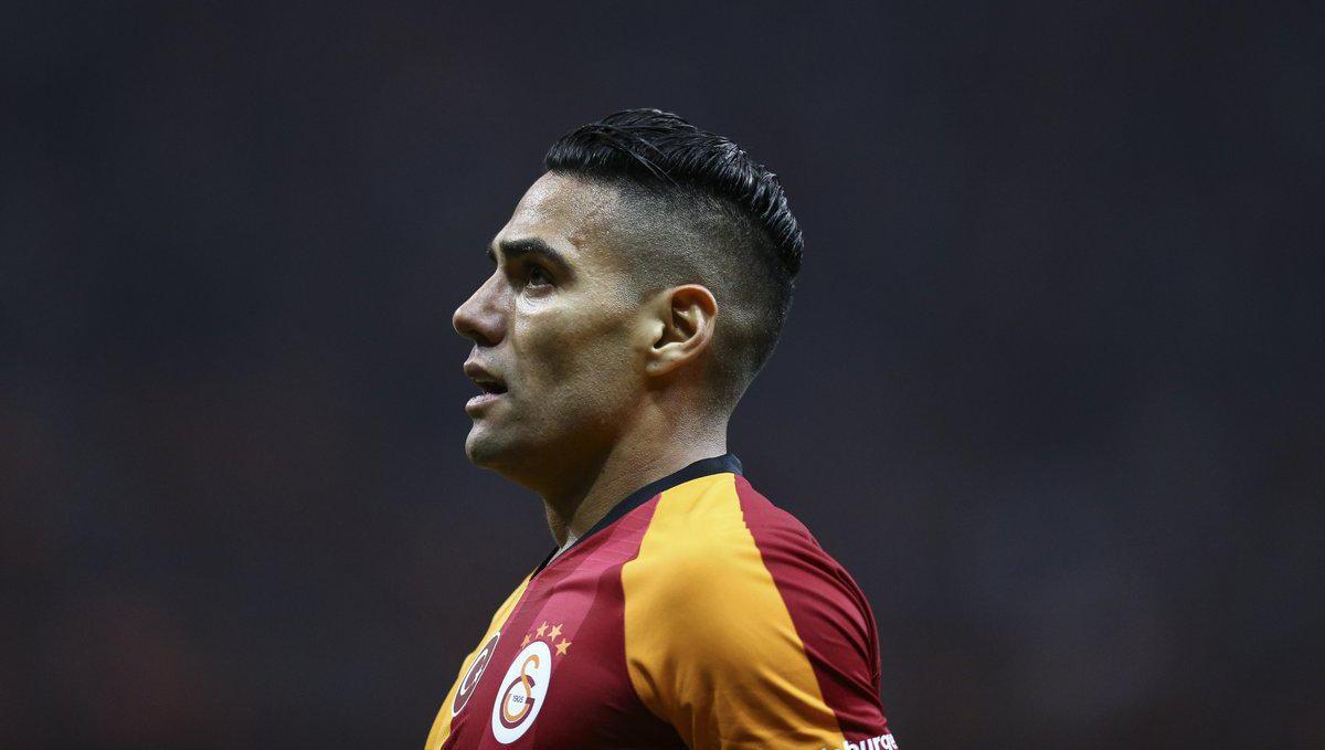 Son dakika spor haberleri: Galatasaray taraftarları havaya girdi! Halil Dervişoğlu, Mostafa Mohamed ve Radamel Falcao...