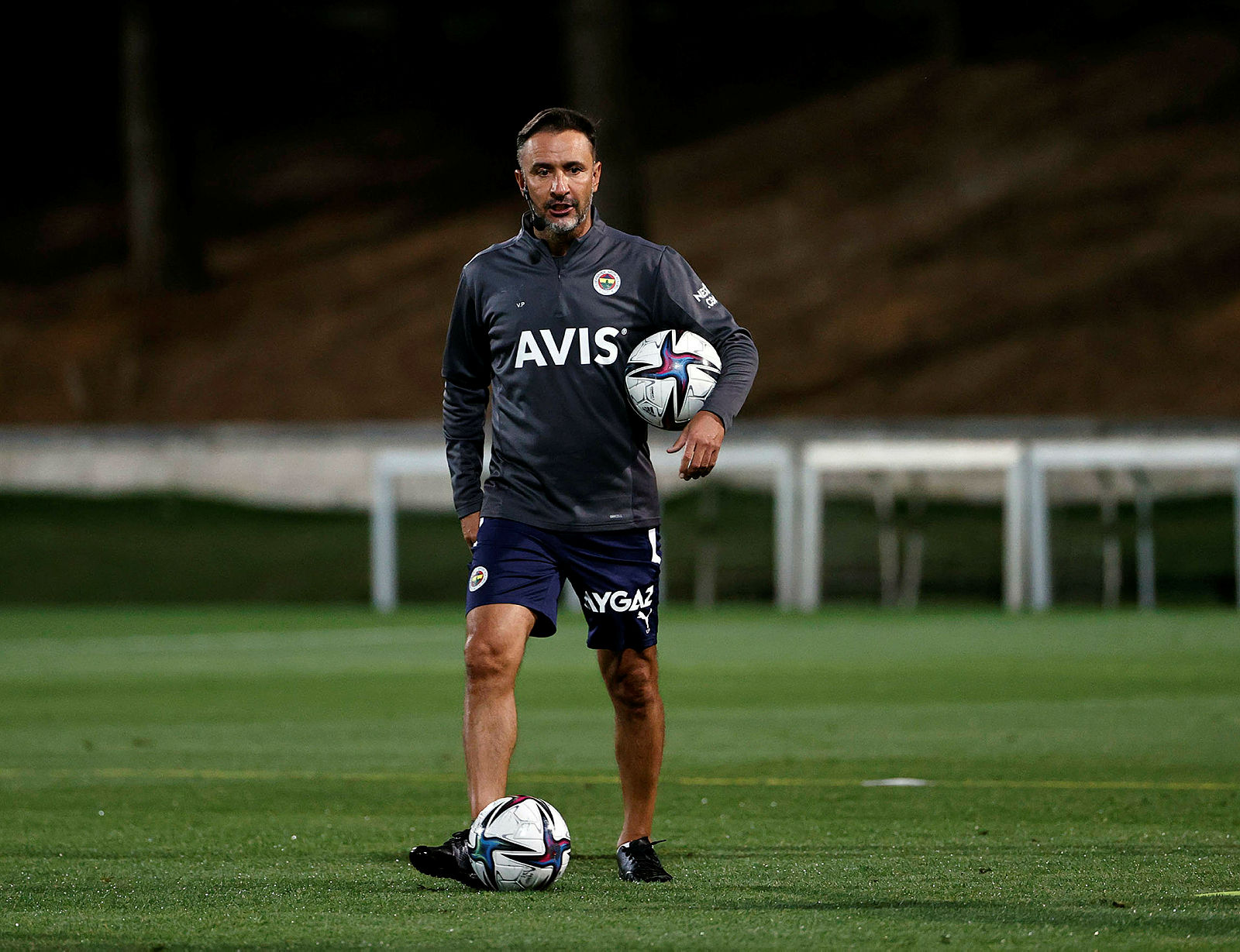 Son dakika Fenerbahçe haberleri: Vitor Pereira’dan sürpriz karar! Sivasspor maçı 11’inde...