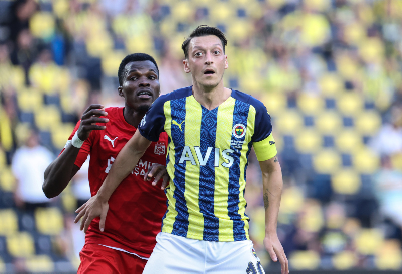Son dakika transfer haberleri: Fenerbahçe’de Mesut Özil’le yollar ayrılıyor! Yeni adresi...