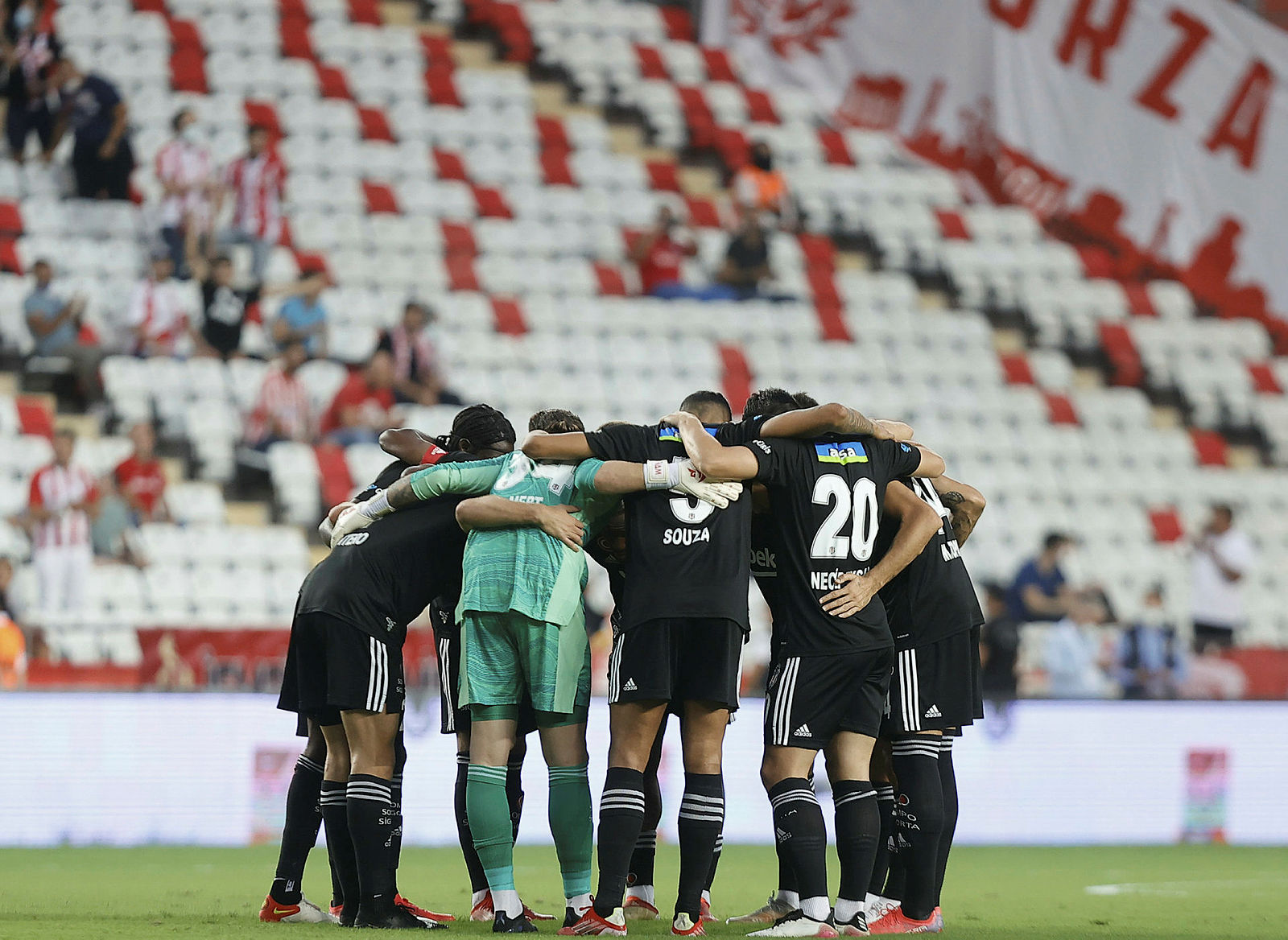 Son dakika spor haberleri: Beşiktaş’ta sakatlıkların sebebi ortaya çıktı!
