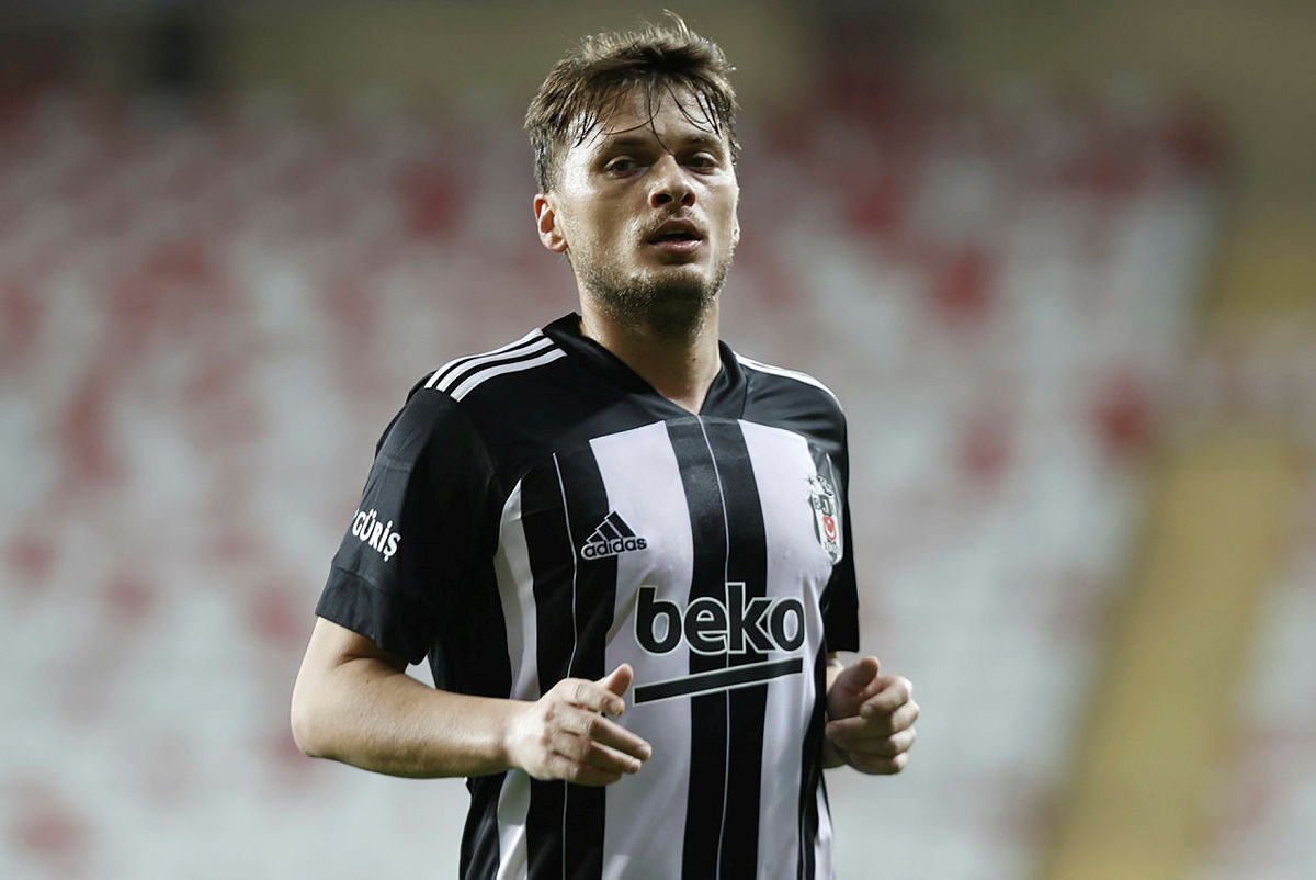 Son dakika transfer haberi: Beşiktaş’ta ayrılık kesinleşti! O ismin bileti kesildi
