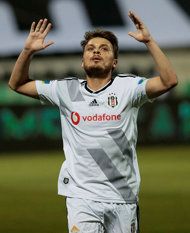 Son dakika transfer haberi: Beşiktaş’ta ayrılık kesinleşti! O ismin bileti kesildi
