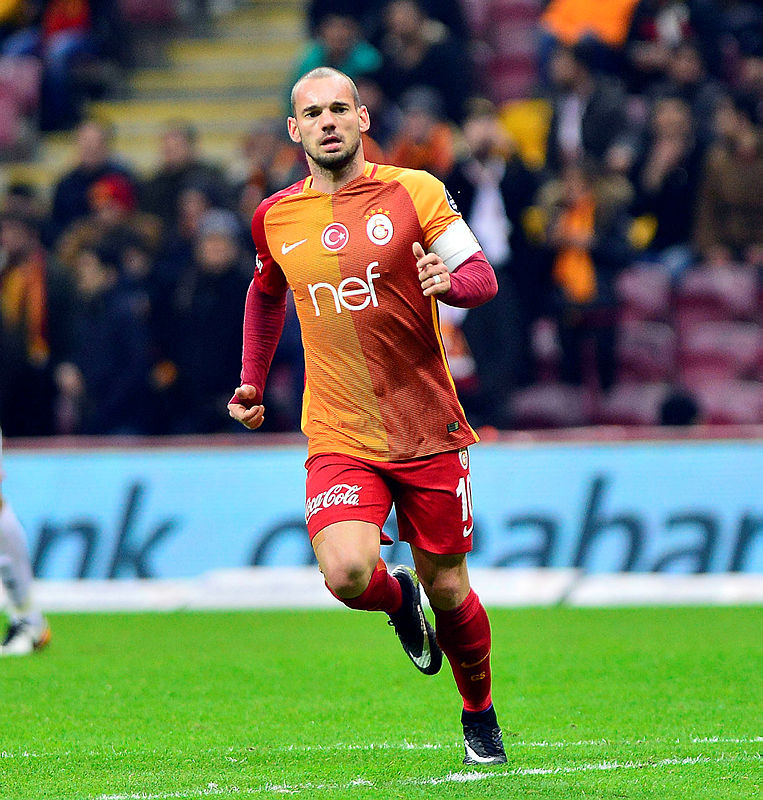 SPOR HABERİ:  Eski Galatasaraylı Wesley Sneijder ve eski Fenerbahçeli Dirk Kuyt’ın başı dertte!