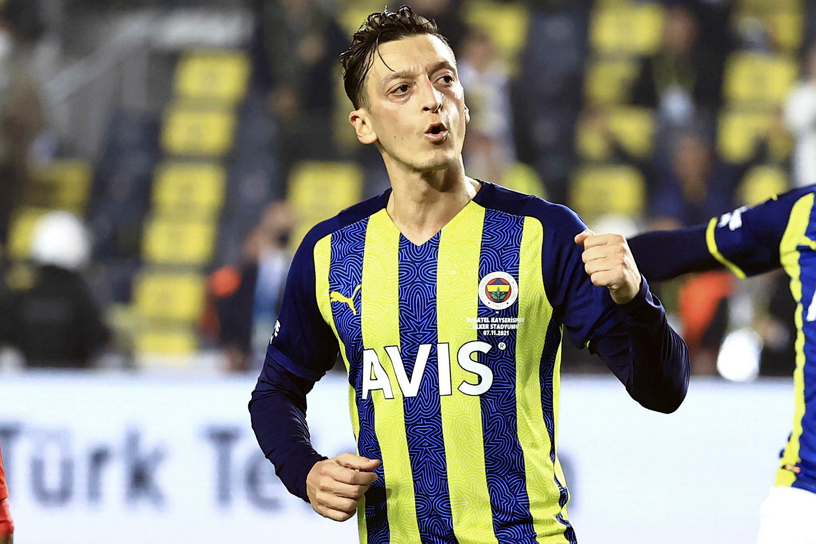 FENERBAHÇE HABERLERİ - Ali Koç’un Mesut Özil sözleri Avrupa’da gündem oldu! İşte atılan manşetler